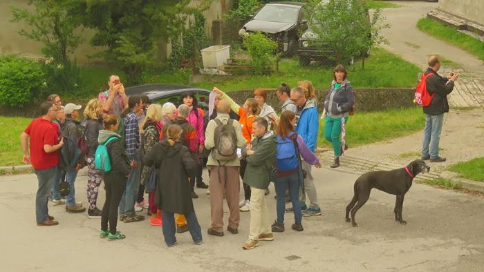 Sudionici JW šetnje “Živim dakle stanujem u Podsusedu” kod dvorane "Sutinska vrela" [VR 2019.]