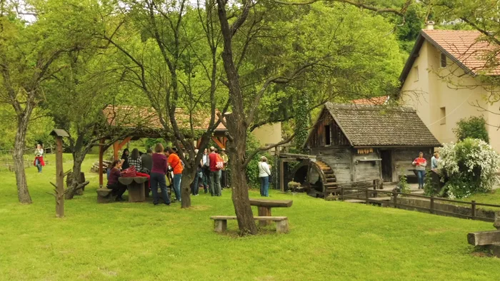 Sudionici JW šetnje “Gračanska tura od mlina do tanjura” uz Benićev mlin [GP 2019.]
