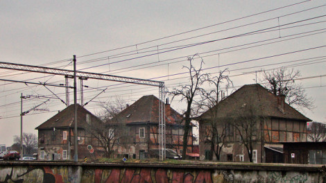 Željezničarske kuće uz prijelaz preko pruge s brkljom kod Jagićeve ulice [GP 2013.]