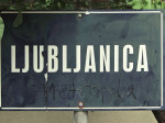 Ulična tabla Ljubljanice s grafitom "Metropola" [GP 2014.]