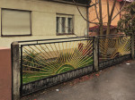 Ograda u Puljskoj ulici izrađena u maniri "izlazećeg sunca" [GP 2015.]