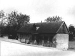 Stara kuća, vjerojatno na Munjarskom putu - jedna od fotografija iz fundusa Muzeja grada Zagreba dobivenih na korištenje za izložbu “Stara Trešnjevka na kraju stoljeća” u galeriji “Modulor” prosinca 1999. godine. [MGZ 1999.]