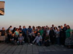 Posjetioci šetnje "Krug oko Pongračeva" na terasi zgrade u Ozaljskoj 148. [DF 2022.]
