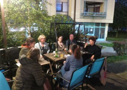 Dio sudionika 12. Kvartovska pive održane 06.10.2022. u caffe baru "Terasa" uz 8 posjetilaca. [VR 2022.]