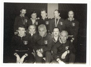 Ekipa Kuglačkog kluba Rade Končar, snimljeno oko 1980., Ivan Pirjak gore lijevo [ZP 2022.]