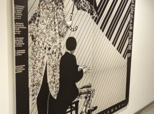 U jednom od hodnika - cijenjeni plakat Borisa Bućana za koncerte glazbene proizvodnje HRT-a. [SM 2023.]
