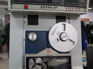 Magnetoskop za pregledavanje sadržaja snimljenog na magnetskoj traci. [DF 2023.]