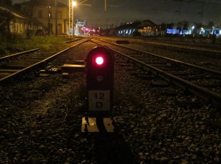 Signalizacijsko svjetlo u blizini Zapadnog kolodvora. [VR 2022.]