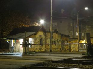Kućica čuvara pružnog prijelaza kod Zapadnog kolodvora (Ulica Republike Austrije). [VR 2022.]