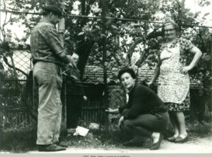 1967. deda, baka i mama sa susjedima. [GB 2023.]