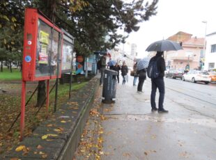 Pravo mjesto za oglašavanje na frekventnoj tramvajskoj stanici uz Park Stara Trešnjevka. [VR 2023.]