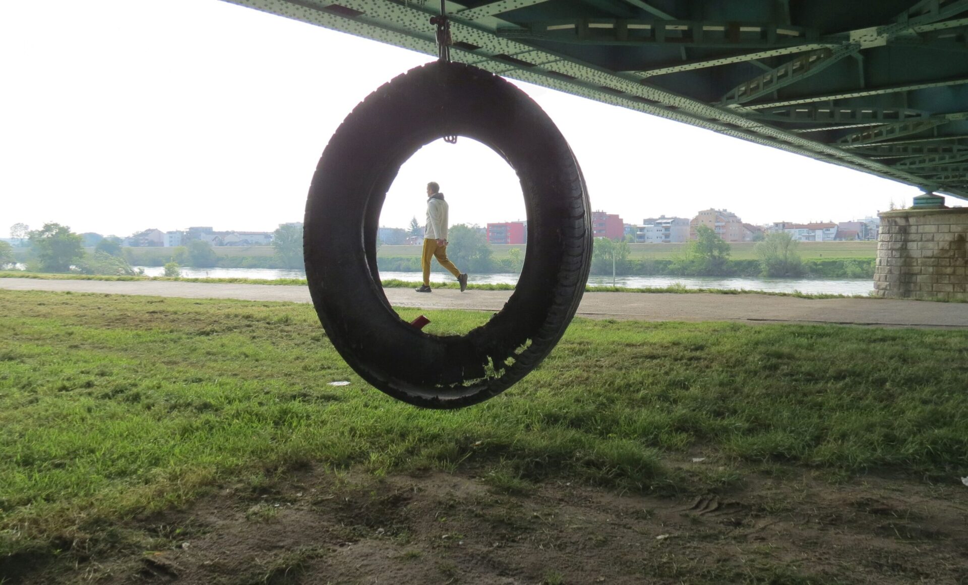 Ljuljačka ispod Željezničkog “zelenog” mosta