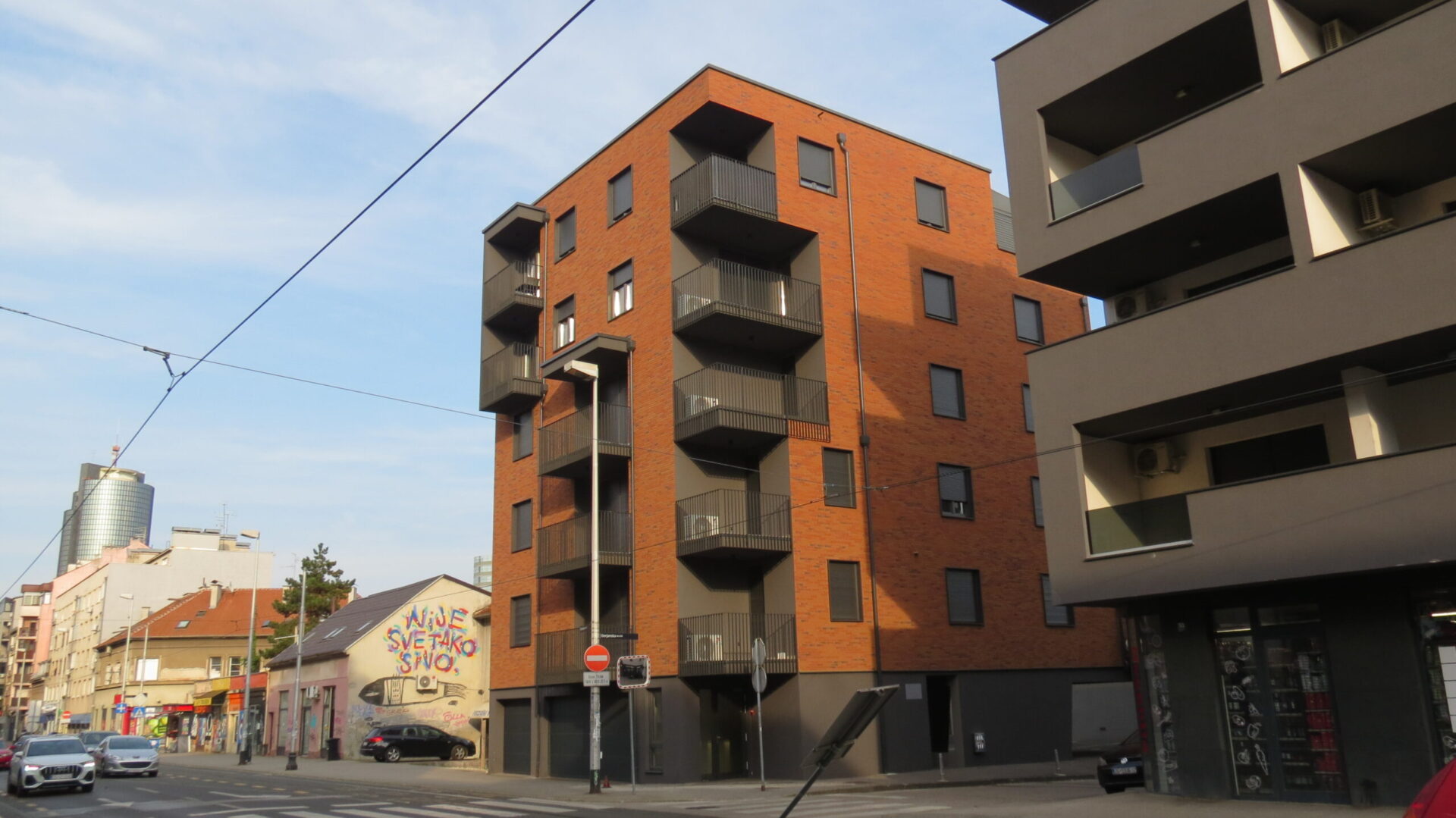 Tratinska 49 / Gorjanska 1