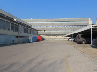 Široko unutrašnje dvorište kompleksa Vjesnika. [VR 2025.]