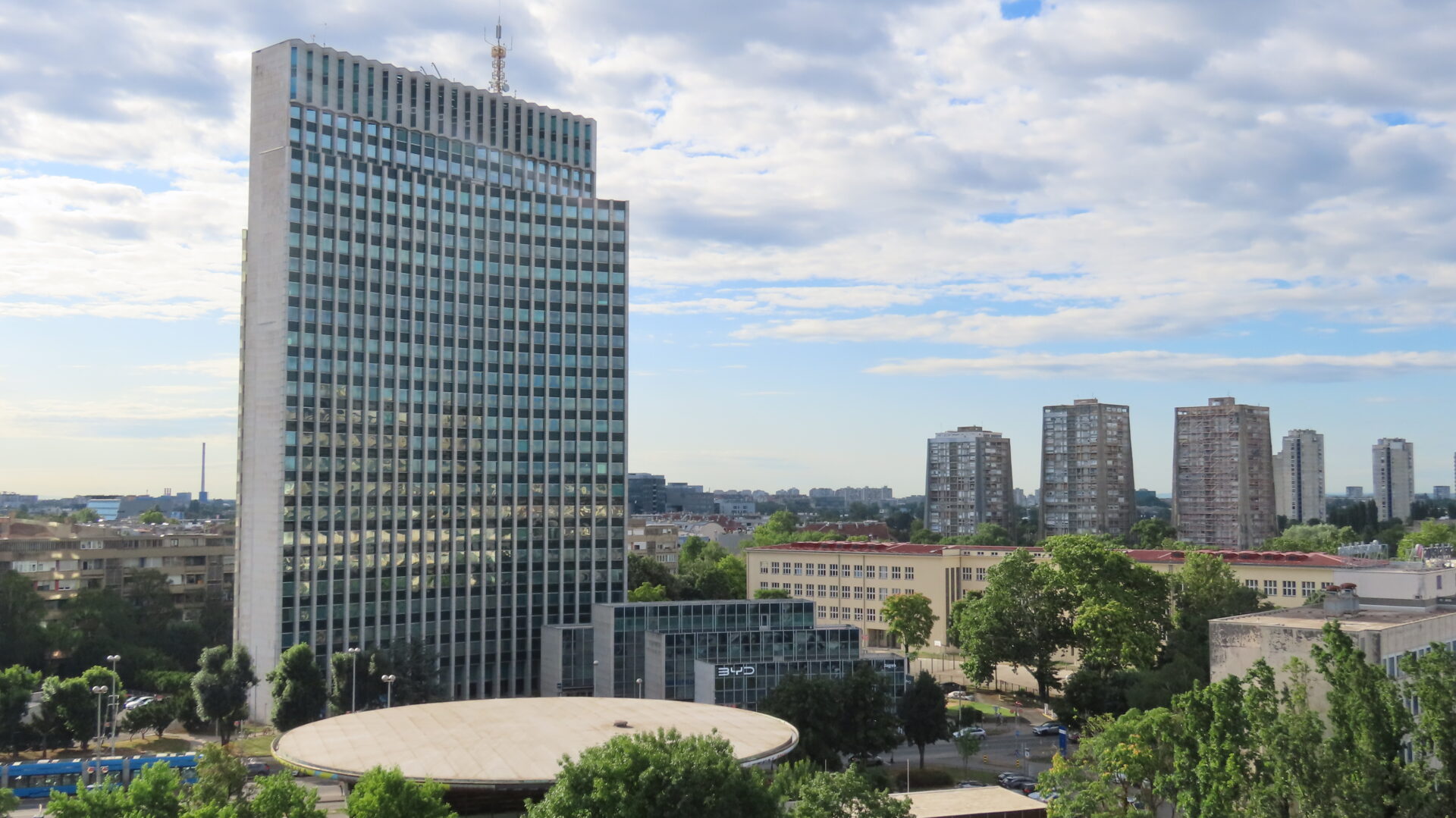 Trešnjevka iz ptičje perspektive (25): Zgrada Hrvatskog Telekoma na uglu Ulice grada Vukovara i Andrašecove ulice