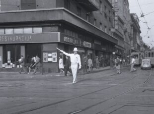 Prometnik na križanju Jurišićeve i Draškovićeve 1966. godine. [FB-ZG]
