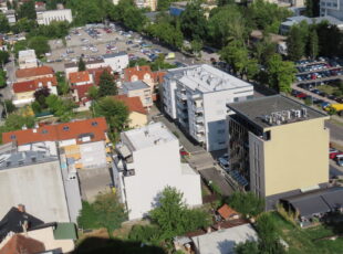 Baštijanova ulica i zgared i kućice južno od nje, na Ljubljanici. [VR 2025.]