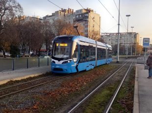 TMK2400 u neobičnom rasporedu na liniji 17 u Prečkom. [VR 2025.]