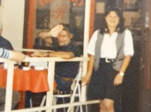 Nasljednica lokala, Renata Bolić, i jedan od redovnih gostiju, Liljanko, lijevo od nje, [CV 2026.]