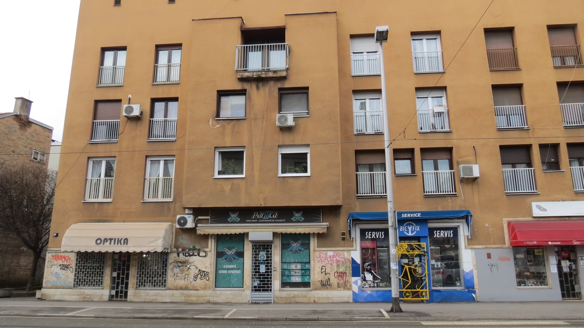 Ozaljska 36 (Rade Končara 118)